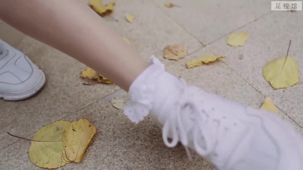 睡着玩脚.mp4_20220214_150207.591.jpg