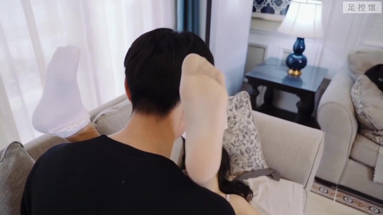睡着玩脚.mp4_20220214_150240.145.jpg