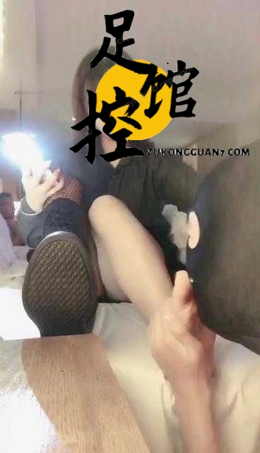 【恋足精品】软萌学妹穿上小皮靴黑网袜给她[00_04_33][20230906-093012].jpg.jpg