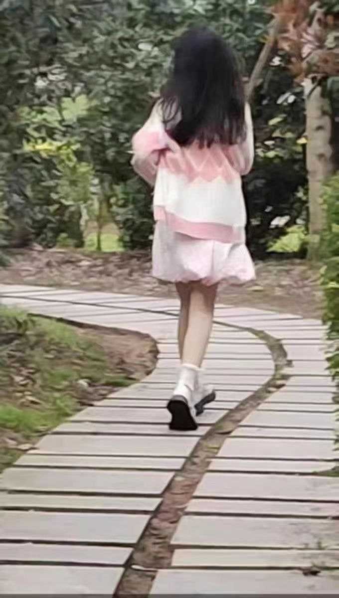 231609fcu2t7ezwwc5e0me.jpg